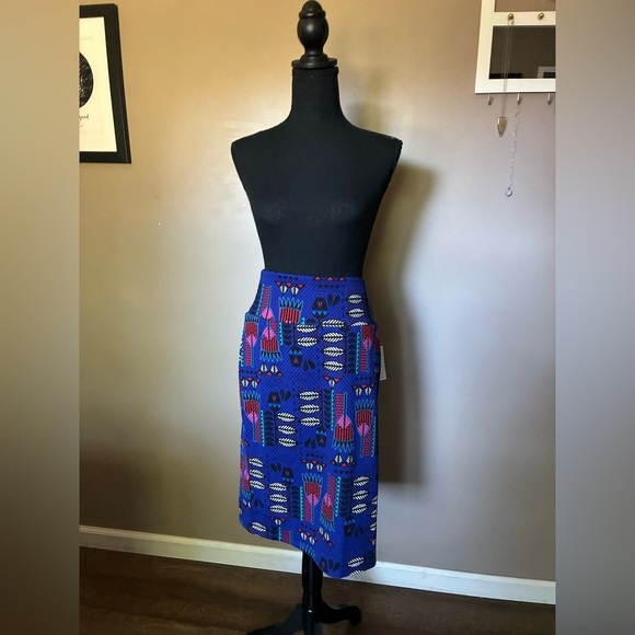LuLaRoe Cassie Blue Feather Aztec Tribal Print Pencil Skirt Women’s Sz XL NWT - Picture 2 of 12